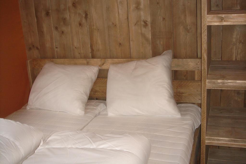 Camping De La Bonnette Caylus Quarto foto